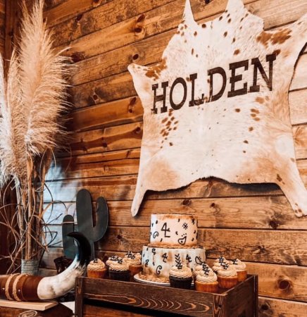 Unwrapping the Perfect Christmas Gifts: Why a Cowhide Rug is the Ultimate Expression of Love and Care - Rodeo Cowhide Rugs